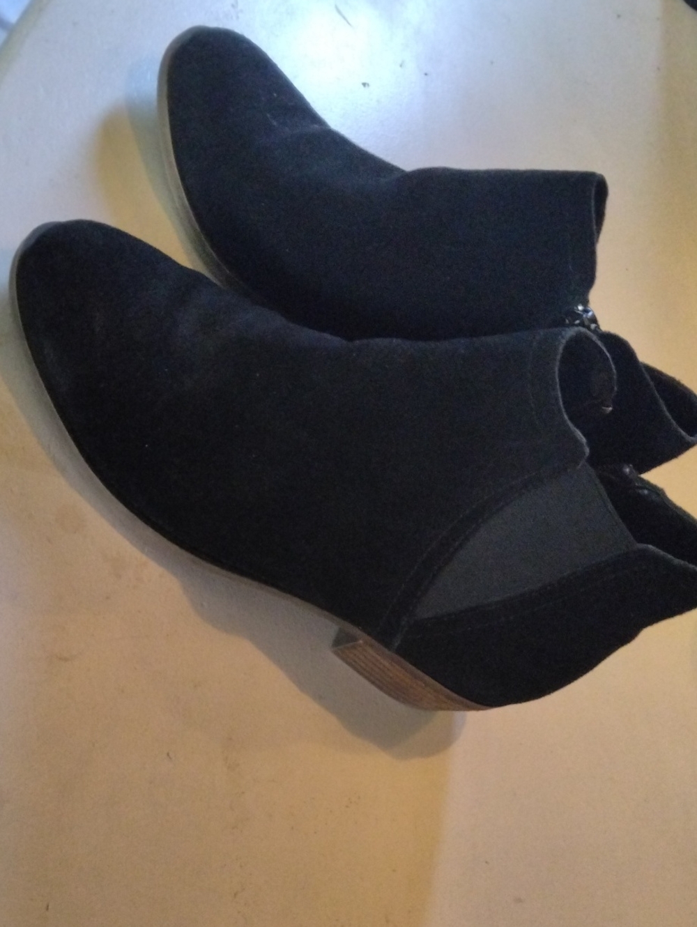 Kensie Black Suede Ankle Booties